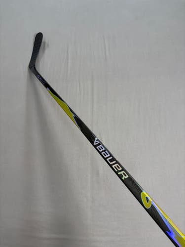 New 77 Flex P92 Senior Bauer Vapor League (Flylite dress) Right Hand Hockey Stick - Gold