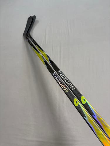 *2 Pack* of New 77 Flex P92 Senior Bauer Vapor League (Flylite dress) RH Hockey Sticks - Gold