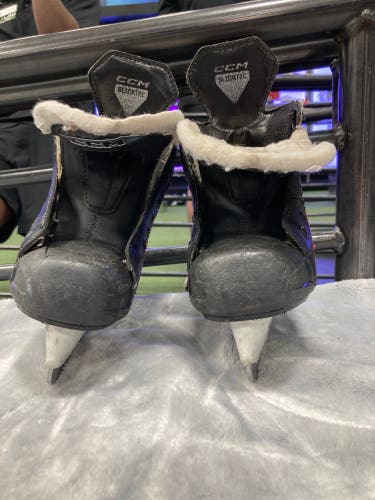 Youth CCM JetSpeed FT680 Hockey Skates Regular Width 11.5 (Used)