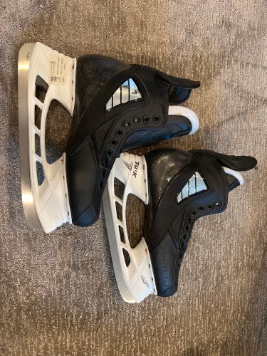 Black True NHL Custom Hockey Skates 10 (Used)