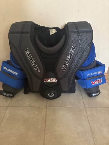 Medium Vaughn V10 Goalie Chest Protector (Used)