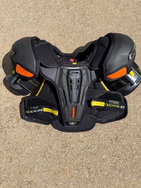 Large Junior CCM Tacks AS-V Pro Shoulder Pads (Used)