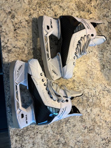White 2024 True Catalyst 5x4 Hockey Skates Regular Width 8 (Used)