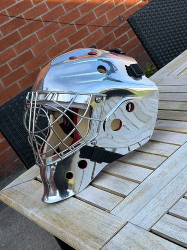 Senior Large Vaughn VM7700 Goalie Mask (Used)