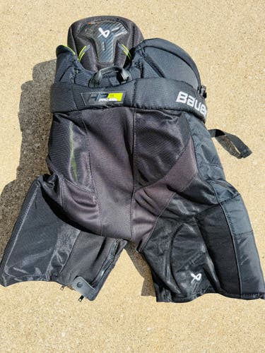 Junior Large Bauer HP Pro Hockey Pants (Used)