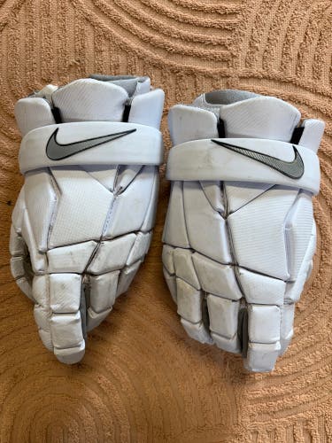 White Medium Nike Vapor Lacrosse Gloves (Used)