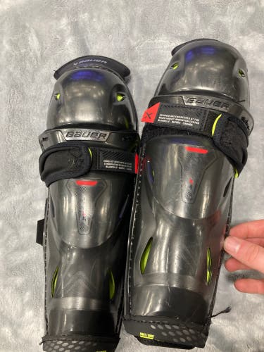 Junior Bauer Vapor 3X Pro Shin Pads 11" (Used)