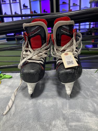 Junior Bauer Vapor X2.5 Hockey Skates Regular Width Size 4 (Used)