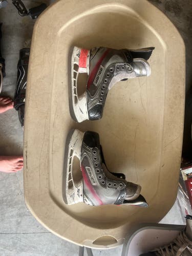 2013 Bauer Vapor X60 Hockey Skates Extra Wide Width Size 2 (Used)
