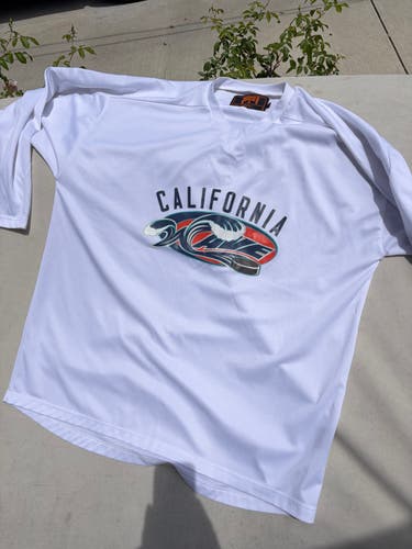 White Large Men's Flow practice Jersey -  (used) California Wave