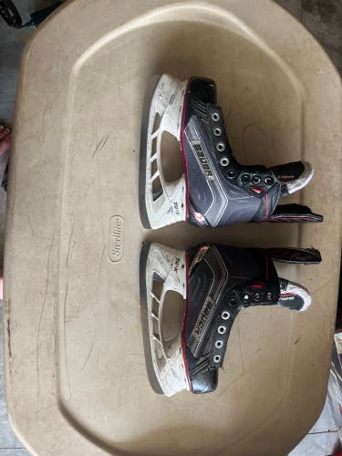2015 Bauer Vapor X600 Hockey Skates Regular Width Size 1 (Used)