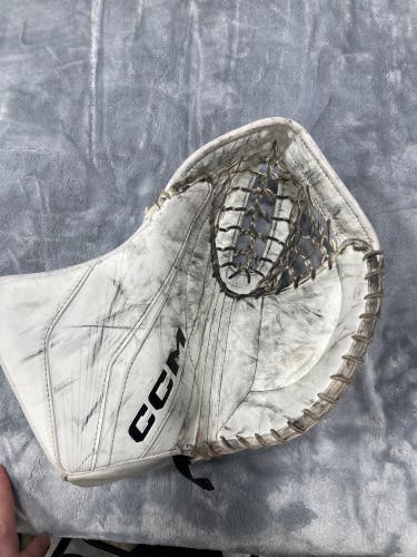 White Senior CCM EFlex 6.9 Goalie Gloves & Blockers Regular (Used)