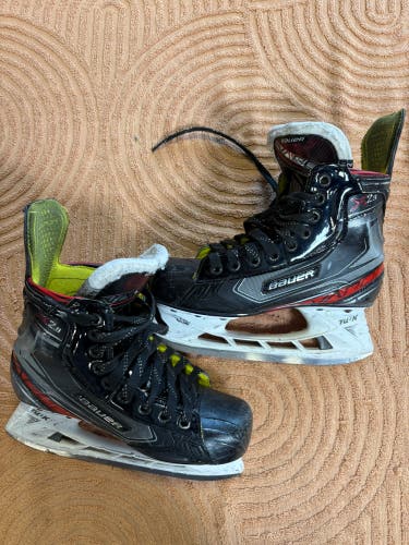 Intermediate Bauer Vapor X2.9 Hockey Skates Size 4.5 (Used)
