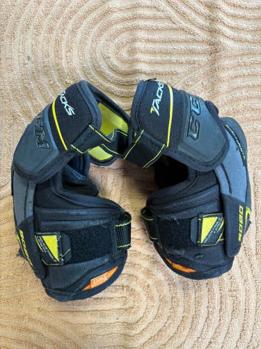 Junior Medium CCM Tacks 9080 Elbow Pads (Used)