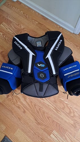 Medium Vaughn Velocity V9 Pro Goalie Chest Protector (Used)