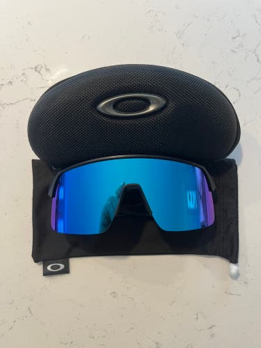 Unisex One Size Fits All Oakley Sutro Sunglasses (Used)