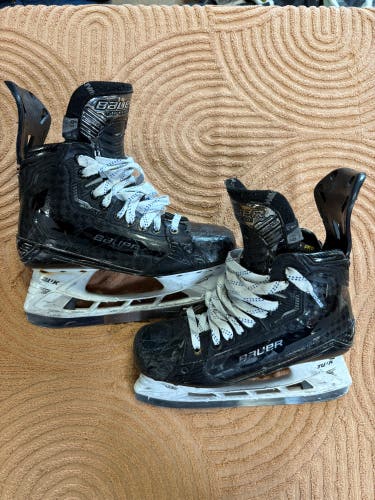 Intermediate Bauer Supreme Mach Hockey Skates 6.5 (Used)
