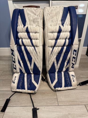 30" CCM Extreme Flex 4.9 Goalie Leg Pads (Used)