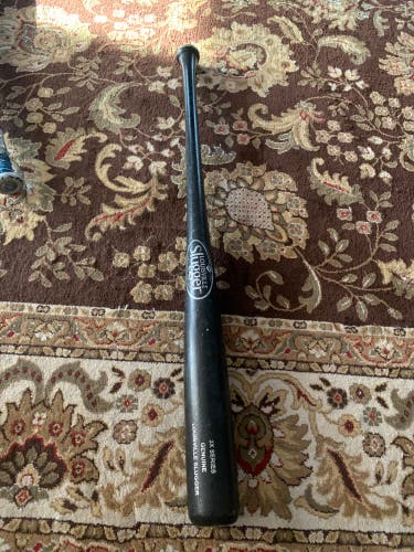 2022 Louisville Slugger Genuine Wood Bat 33" (Used)