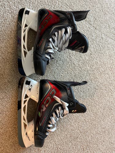 2025 CCM JetSpeed FT8 Pro Hockey Skates Wide Width 10.5 (Used)