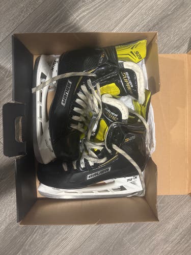 2018 Bauer Supreme S29 Hockey Skates Regular Width 8.5 (Lightly Used)