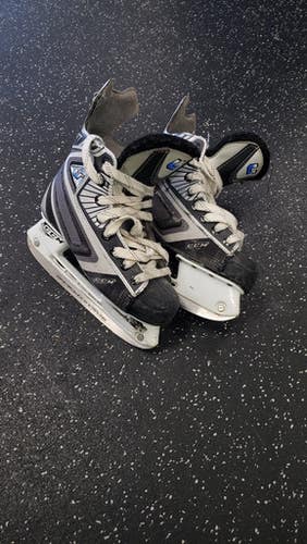 Used Ccm U07 Junior Hockey Skate Junior 02 11849-s000012574