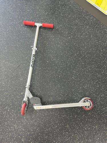 Used Razor Scooter Scooter Red 11849-s000029443