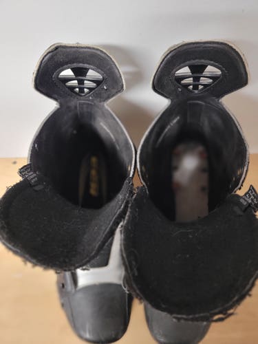 Bauer Supreme 70 Hockey Skates Regular Width 9.5 (Used)