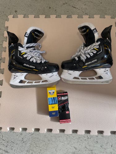2022 Bauer Supreme M5 Pro Hockey Skates Regular Width Size 3 (Used)