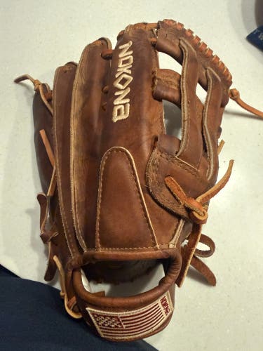 Nokona W-1275 RH Outfield Baseball Glove 12.75" (Used)