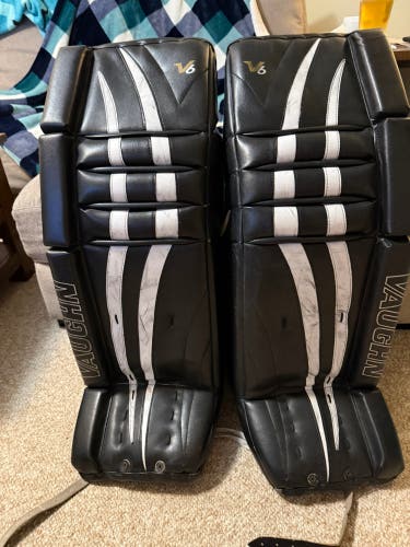 Vaughn Velocity V6 2000 goalie pads