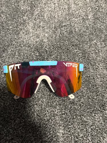 Blue Unisex One Size Fits All Easton Sunglasses (Used)