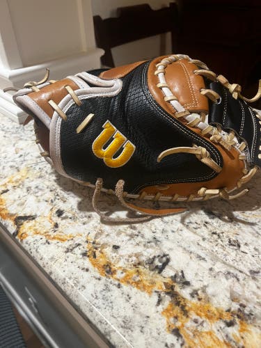 2025 Wilson A2000 RH Catcher's Baseball Glove 33.5" (New)