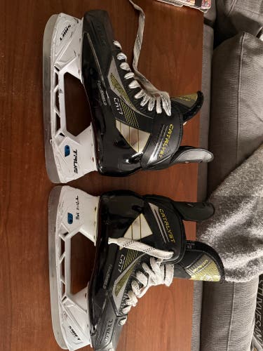 2022 True Catalyst 7 Hockey Skates Regular Width 9 (Used)