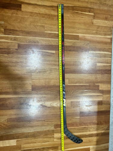 Intermediate CCM JetSpeed FT7 Pro Right Handed Hockey Stick P28 65 Flex (Used)