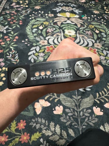 Unisex Scotty Cameron Newport 2 Blade Right Handed Putter 34.5" (New)