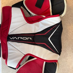 Medium Intermediate Bauer Vapor Shoulder Pads (Used)
