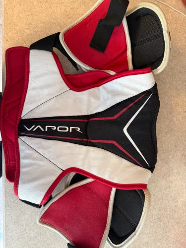 Medium Intermediate Bauer Vapor Shoulder Pads (Used)