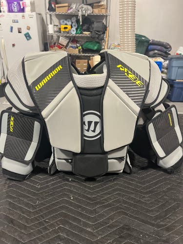Medium Warrior Ritual RX3 E Goalie Chest Protector (New)