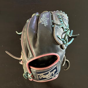 Rawlings Heart of the Hide RH Pitcher's Baseball Glove 11.75" (Used)