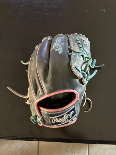 Rawlings Heart of the Hide RH Pitcher's Baseball Glove 11.75" (Used)