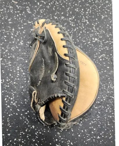 RH Catcher's Baseball Glove 32" (Used)