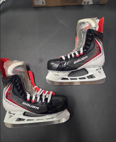 Brand new Senior Bauer Vapor Fly30 7.5 EE ice hockey skates
