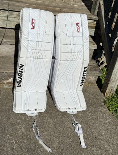 31" Vaughn Velocity V10 Goalie Leg Pads (Used)