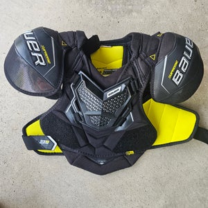Men's Medium Junior Bauer Supreme 3S Pro Shoulder Pads (Used)
