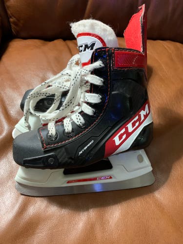 CCM JetSpeed Hockey Skates Regular Width 9 (Used) Youth