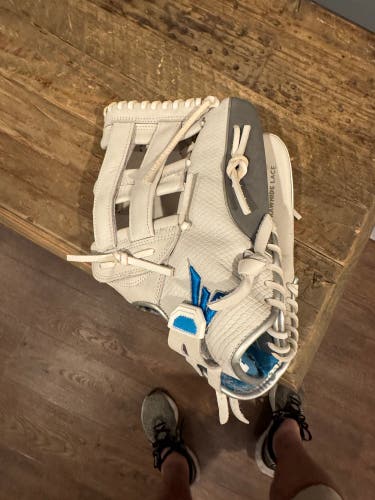 Easton Ghost RH Softball Glove 11" (Used)