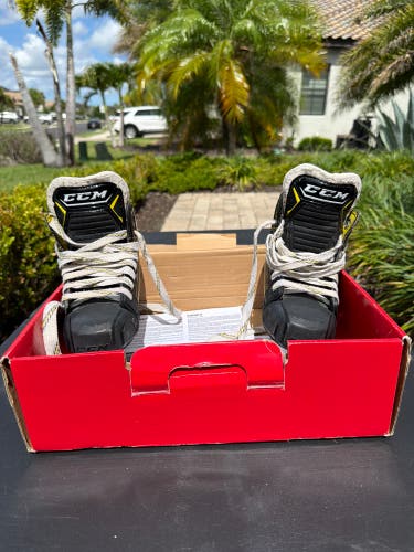 2020 CCM Super Tacks 9380 Hockey Goalie Skates Regular Width Size 2 (Used)