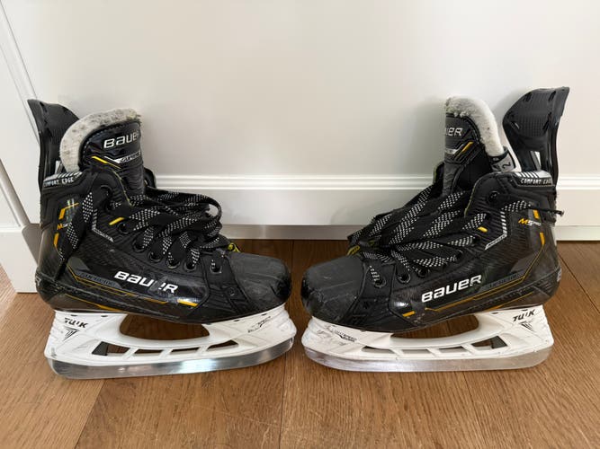 Black 2022 Bauer Supreme M5 Pro Hockey Skates Regular Width Size 2 (Used)
