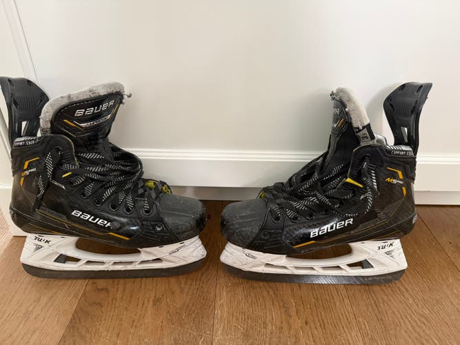 Black 2022 Bauer Supreme M5 Pro Hockey Skates Regular Width Size 3.5 (Used)